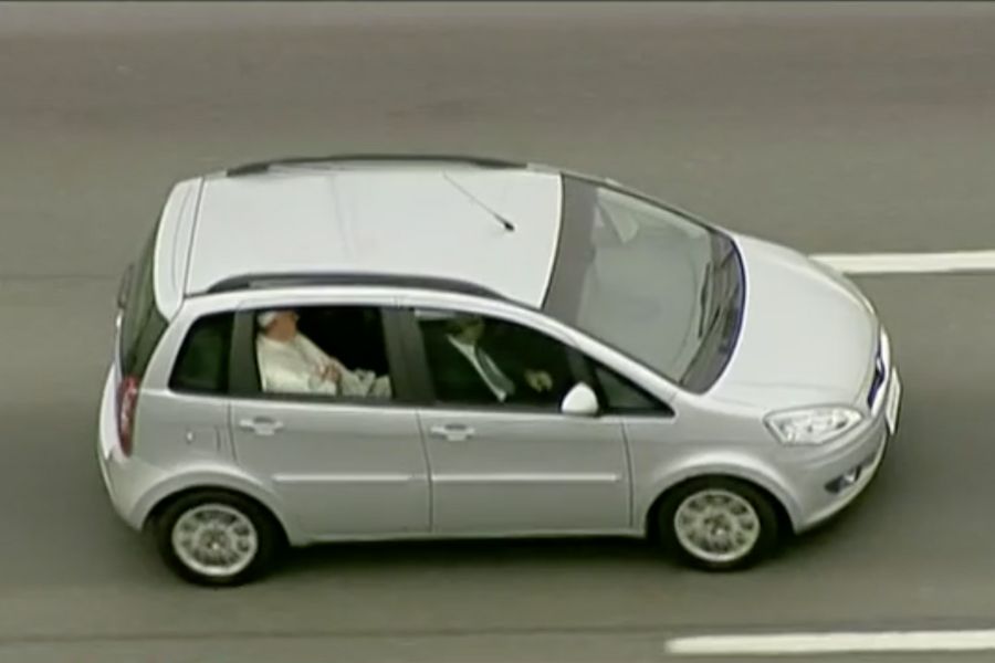 Foto del primo viaggio apostolico del papa in brasile