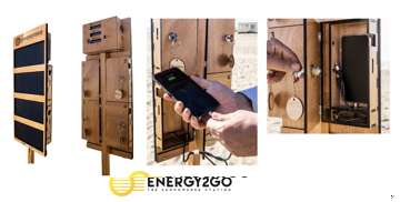 Infografica ENERGY2GO: colonnina di ricarica solare con 4 box, ricarica telefono, dettaglio box e logo ENERGY2GO The Sunpowered Station